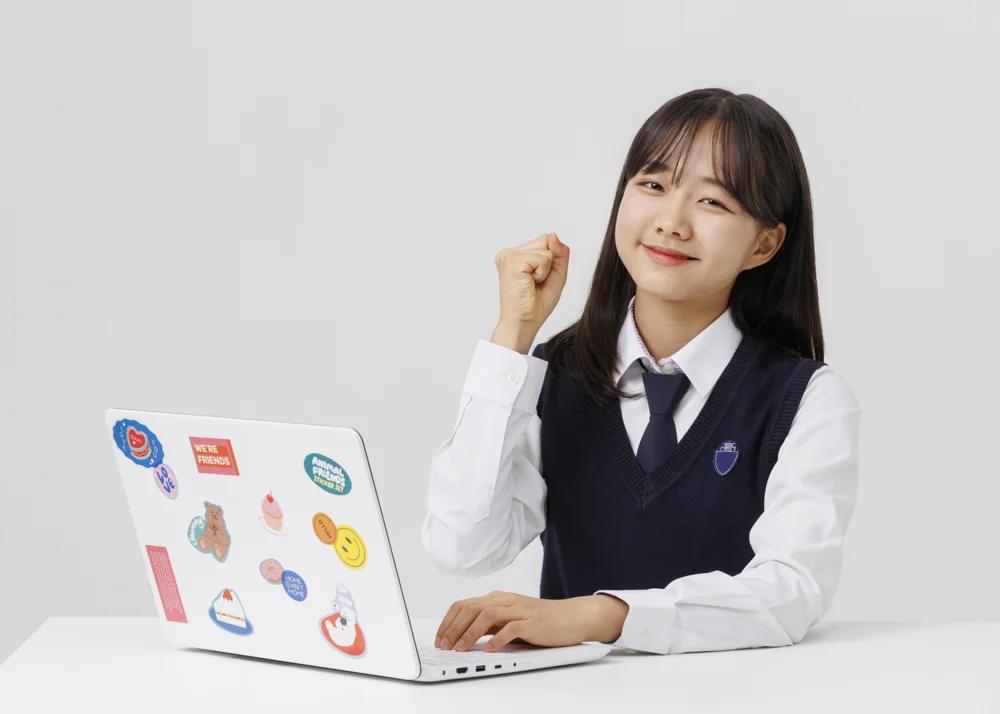태블릿을 들고 생각하는 학생