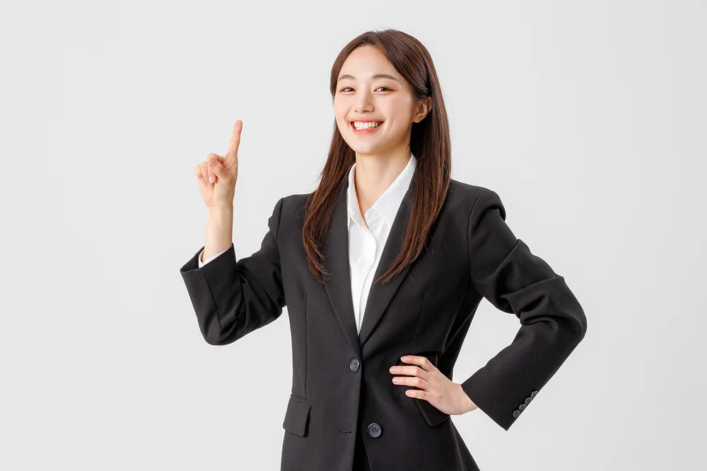 질문에 답하는 지도자